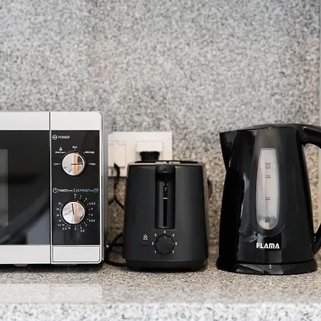 Guestready - Sleek Monochromatic In Bonfim * 포르투
